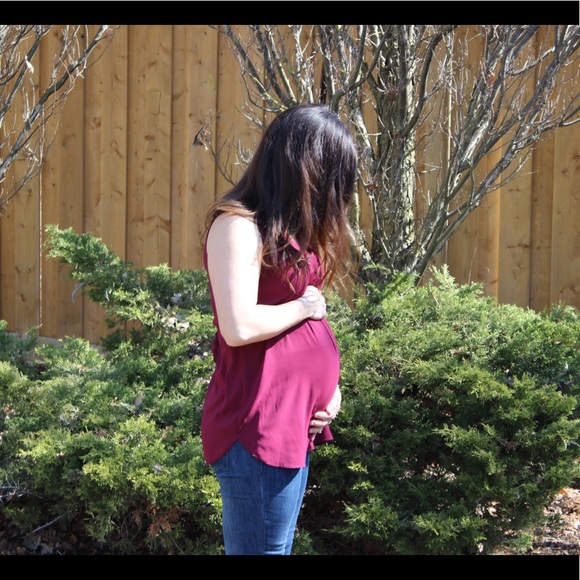 Burgundy sleeveless maternity blouse - Picture 1 of 2